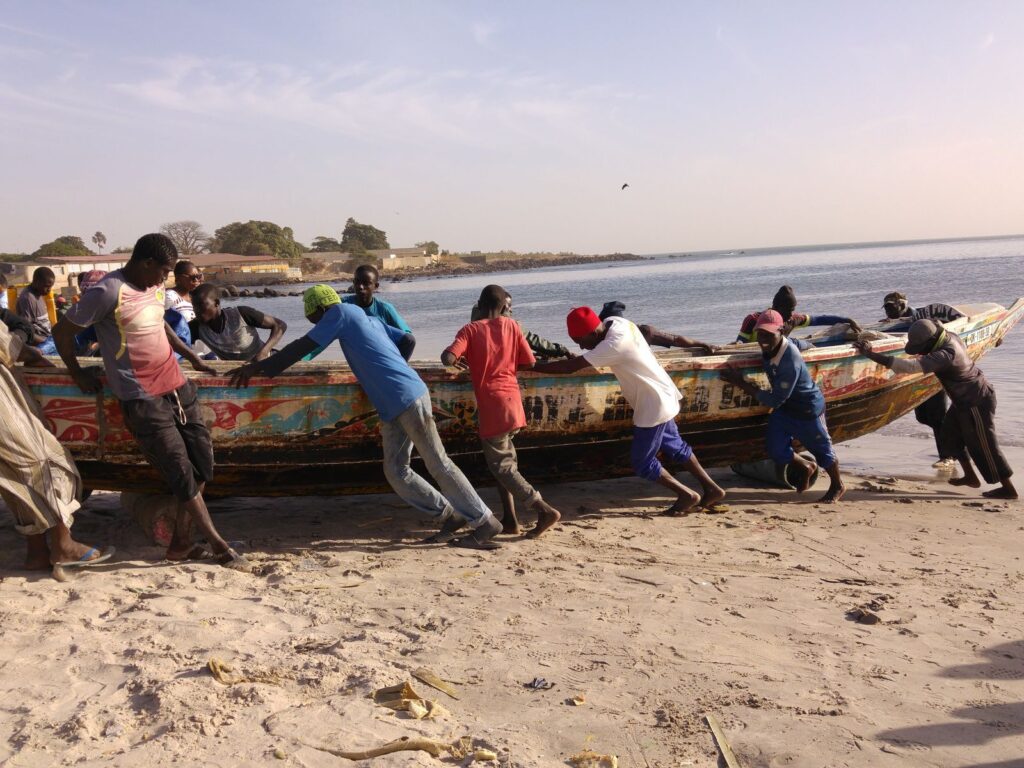 visiter le port de pêche de Mbour